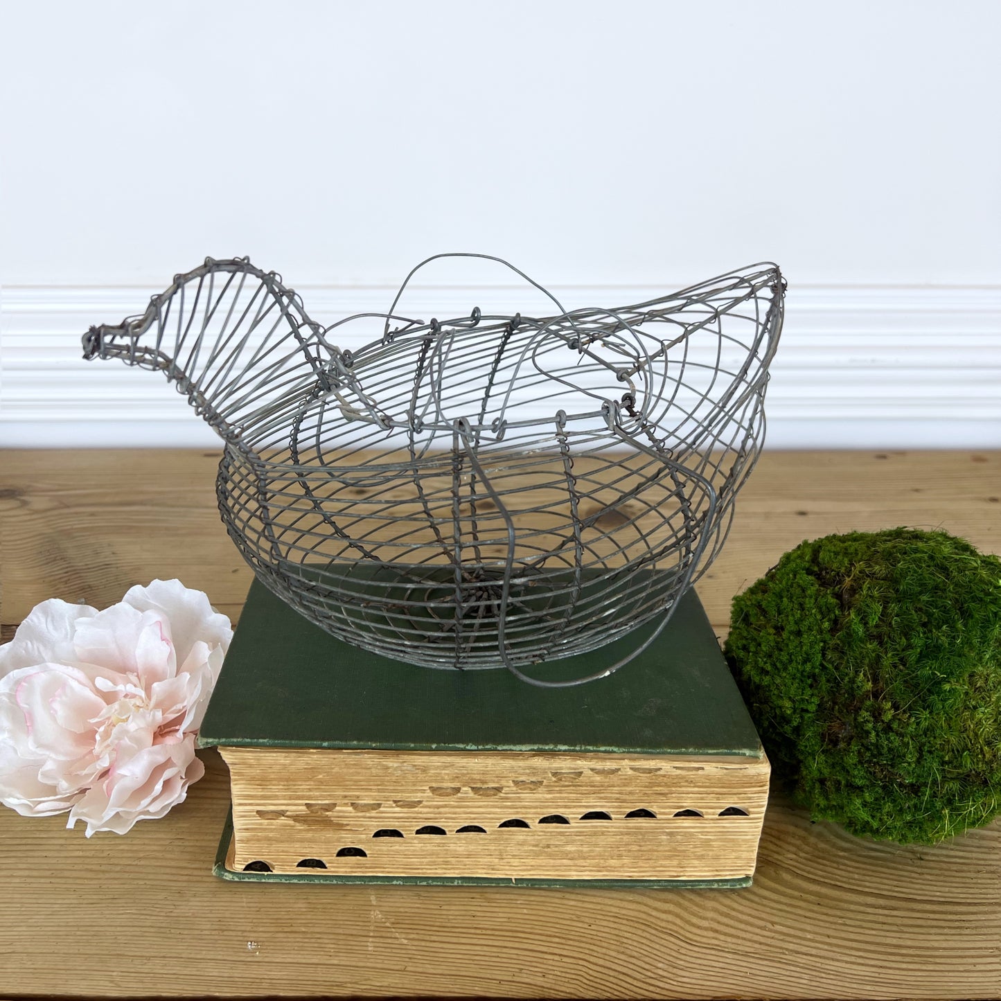 Vintage Wire Chicken Egg Basket | Hen Shaped Wire Eggs Basket | Vintage Wire Hen Egg Basket | Country Farmhouse Decor