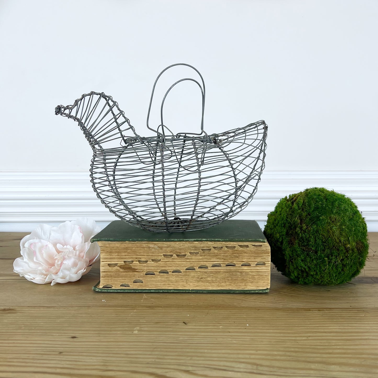 Vintage Wire Chicken Egg Basket | Hen Shaped Wire Eggs Basket | Vintage Wire Hen Egg Basket | Country Farmhouse Decor